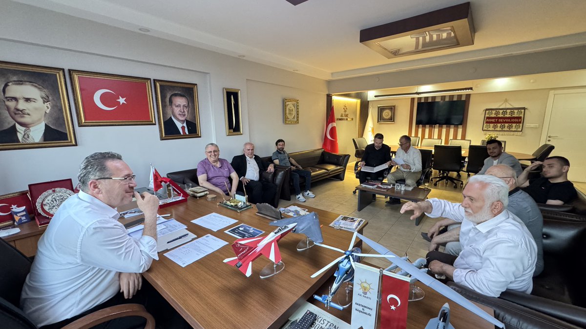 sevgilioglu's tweet photo. 📍 Belediye Meclis Grup Toplantısı | AK PARTİ KASTAMONU İL BAŞKANLIĞI

İl Başkanlığımızda gerçekleştirdiğimiz Belediye Meclis Grup Toplantımızı, istişare ve değerlendirmeler eşliğinde gerçekleştirdik.

Birlik ve beraberlik içerisinde yürüttüğümüz çalışmalarımızın şehrimiz ve hemşehrilerimiz adına hayırlara vesile olmasını temenni ediyor, toplantımızın bereketli sonuçlar getirmesini diliyorum.

@Akparti @RTErdogan @abuyukgumus @akparti_37 @AKGMTeskilat