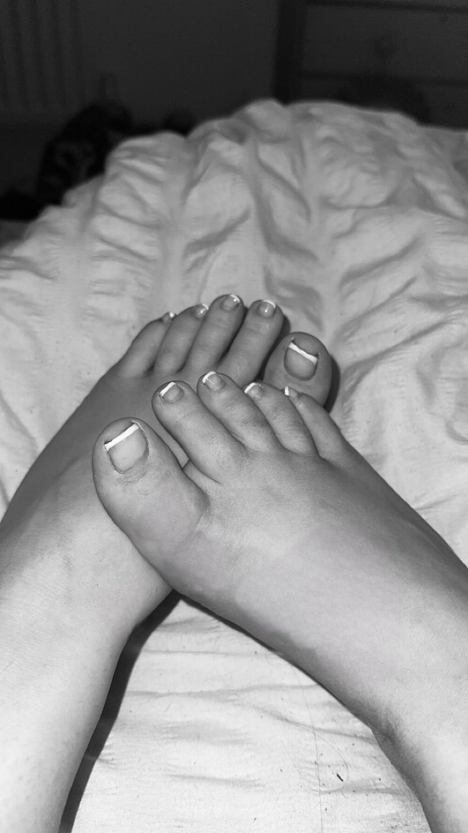 KayG0221's tweet photo. Are people still into the look of feet ? 🤔 #feet https://t.co/KJahsa1l81