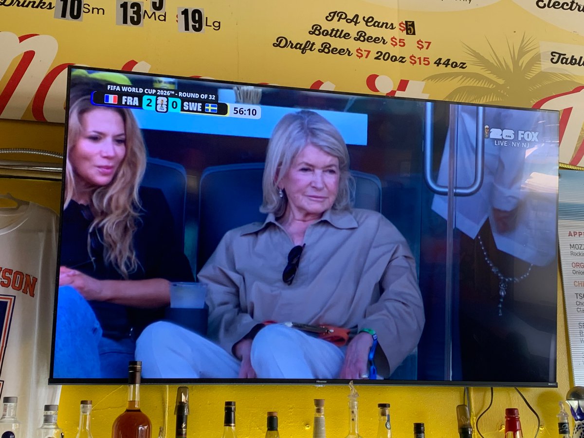 devoland's tweet photo. Allez Les Bleus #FRASWE #fifaworldcup #marthastewart https://t.co/vAIMloAoU9