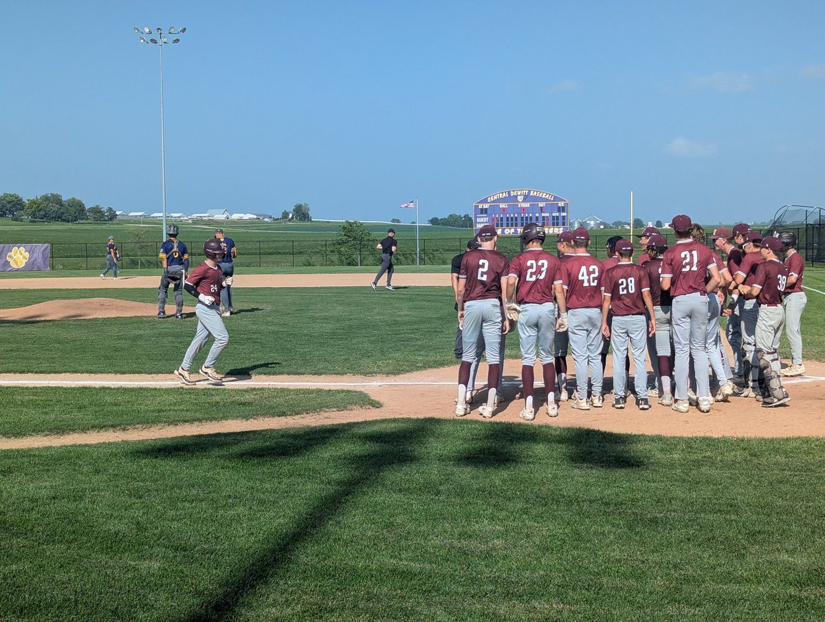 David_M_Ryan's tweet photo. Reporting fr Central DeWitt HS. One of nicer HS baseball facilities in Iowa w/35 ft high mesh safety netting & 2 row comfy stadium seating spans 1B to 3B. Quality concession area facing field under press box w/cement walking areas and spacious parking. MV's Gabe Grafft w/2 run HR in 2nd.