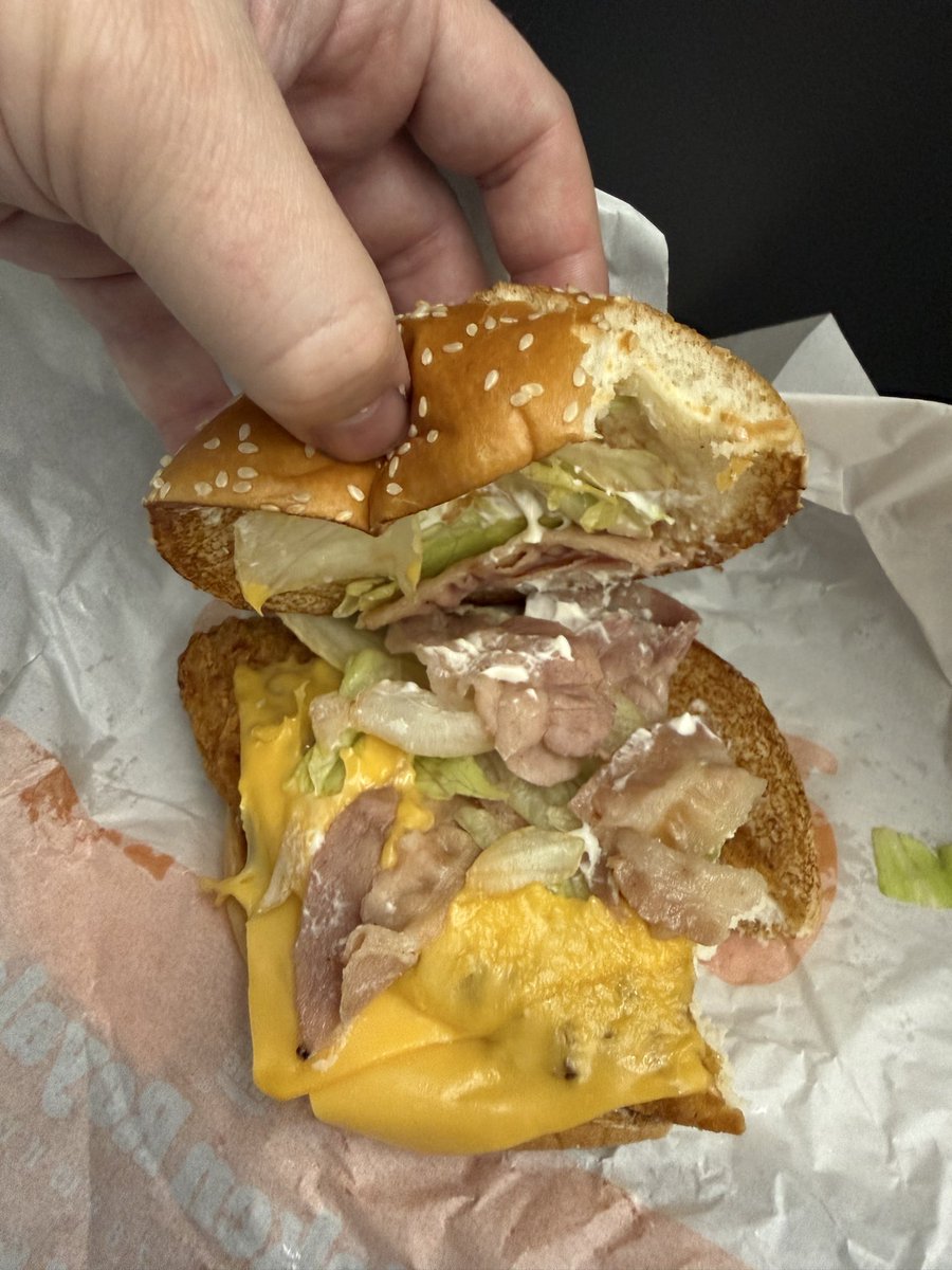 superal14's tweet photo. @BurgerKingUK not really up to scratch is it . . . https://t.co/wyySERkEPa