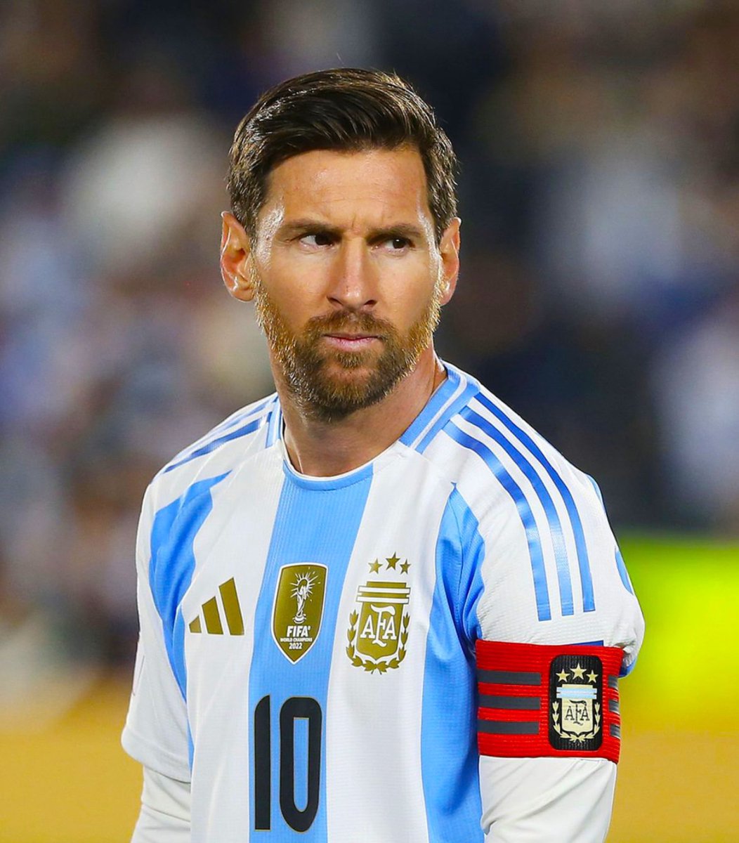 PolymarketSport's tweet photo. 🚨FACT: Kylian Mbappe is just 2 goals behind Lionel Messi on the all time World Cup scoring list 

Mbappe is 27
Messi is is 39 https://t.co/CrRABG66Sf