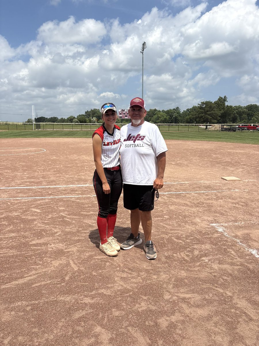 PaigeBock's tweet photo. Had a ton of fun today at the Jackson College softball camp!! I got tons of reps and had so much fun with all the girls! Big thank you to Coach Steve for having me out! 
@marlagooding @MulesSoftball https://t.co/l8tYdZccJc