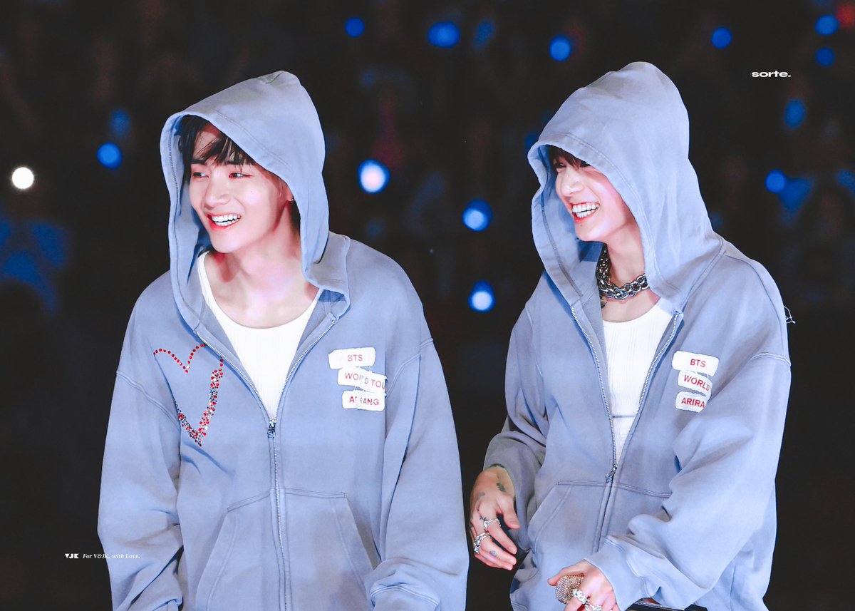 VkookPiro's tweet photo. @jp_taekook_ テテとジョングクが今日も
笑顔で1日を過ごせますように✨　　

大好きな2人が
幸せでありますように…

WE LOVE YOU TAEHYUNG 
WE LOVE YOU JUNGKOOK https://t.co/zgYgW0ejuI