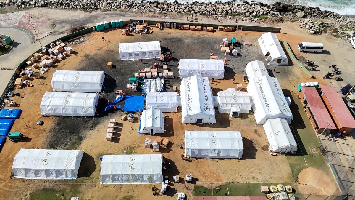AlbertoRodNews's tweet photo. ÚLTIMA HORA | Hospital de campaña de Samaritans Purse entra en funcionamiento para atender a afectados por terremotos en La Guaira https://t.co/GXKTwXHlpK https://t.co/moCPP6mgZj