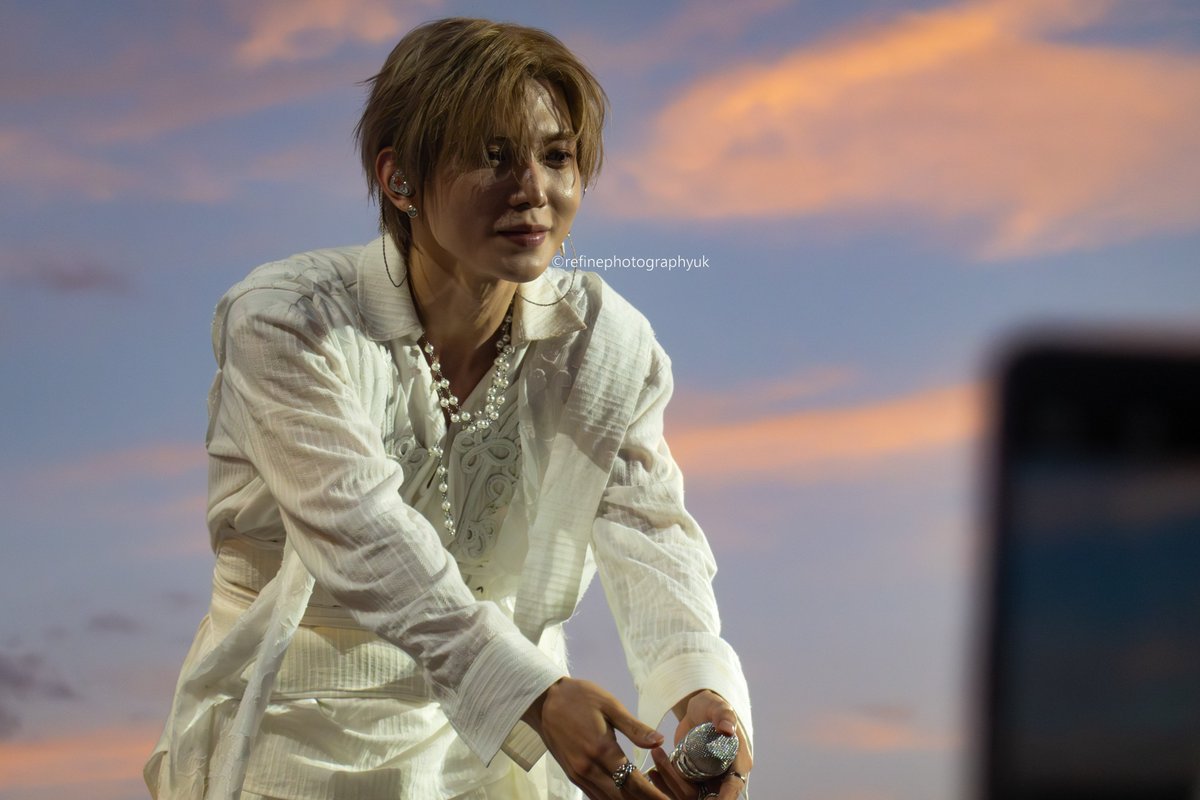 suzakiru's tweet photo. Yeosang has the kindest eyes. Him being so close and observing the fans felt so peaceful!

#bsthydepark #ATEEZofficial #ateez #yeosang https://t.co/UXZU2lEbqW