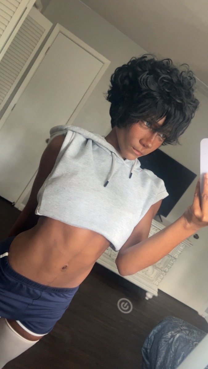 Lasnanaaa's tweet photo. Tomboy o Femboy?? #tomboy #femboy #blackgirl https://t.co/IAImoX9W7K