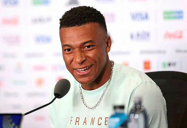 FabrizioRonald0's tweet photo. 🚨🗣 Kylian Mbappe:

“Cristiano called me earlier to Congratulate me on qualifying for the Round of 16 of the World Cup." ❤️ https://t.co/UWbRRcKl3e