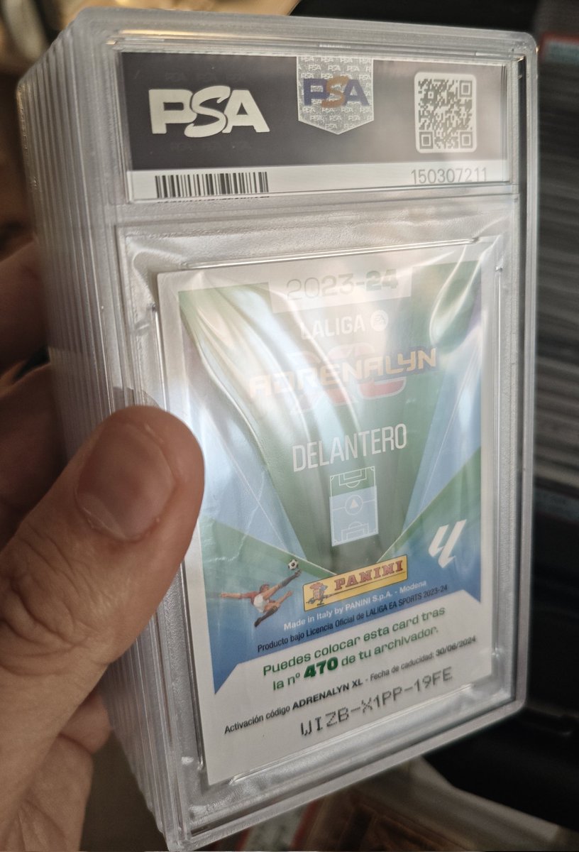 eric_fdzz's tweet photo. @PSAcard I see why are you guys grading so fast now, because you do things like this and call it a day. 30 cards like this and you refuse to take accountability. I can surf on these cards. Absolute crap QA https://t.co/F0y3sDYZPB