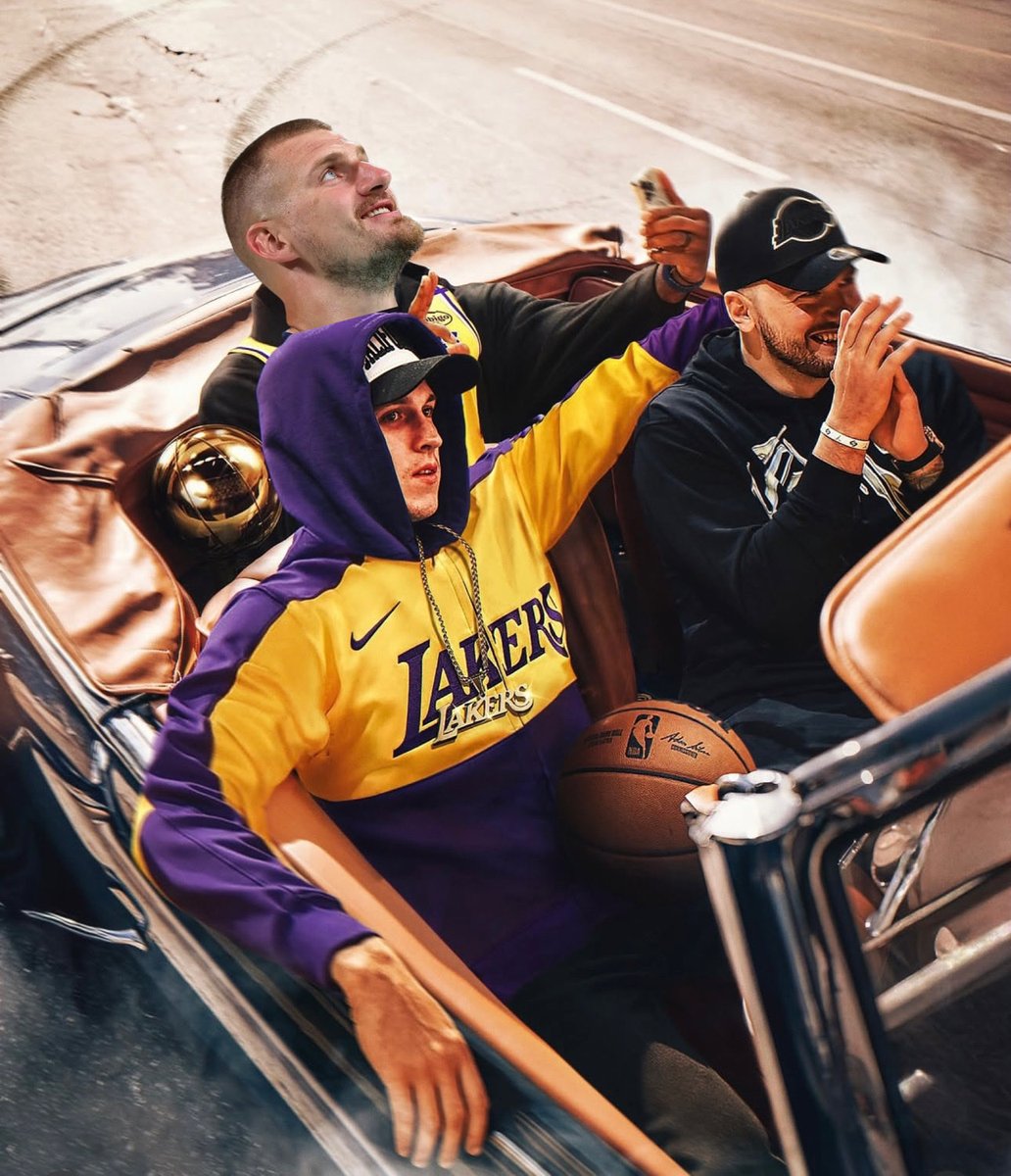joefosho24's tweet photo. @SleeperLakers We can dream right? https://t.co/rZdVxVezZ0