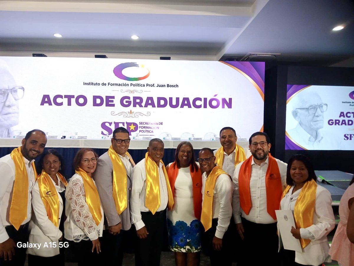 Asiaraf's tweet photo. Un día muy especial se celebró el gran acto de graduación del curso de formación política nivel básico, impartido por @FORMACIONPLD donde nos graduamos 628 estudiantes, pero lo más importante es la labor de facilitador y ver nuestros estudiantes motivados, felices y preparados para seguir trabajando por nuestro @PLDenlinea #formacionpolitica #asiarafserulle #pld
