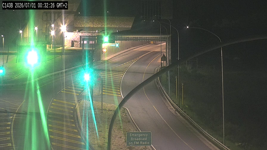 CapeTownFreeway's tweet photo. Update: Roadworks, N1 Inbound at Huguenot Tunnel, has been cleared. #SeeAndBeSeen https://t.co/T3vdHDuksu