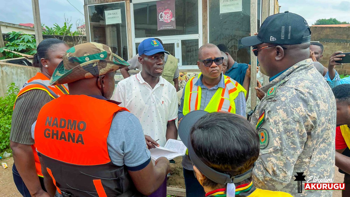elikplim_a's tweet photo. During my visit, I engaged officials from the Municipal Assembly and NADMO to receive updates on ongoing rescue and relief efforts. I have urged all stakeholders to work with urgency to provide immediate assistance to  residents and ensure that those displaced are a supported. https://t.co/pIVwZCegDy