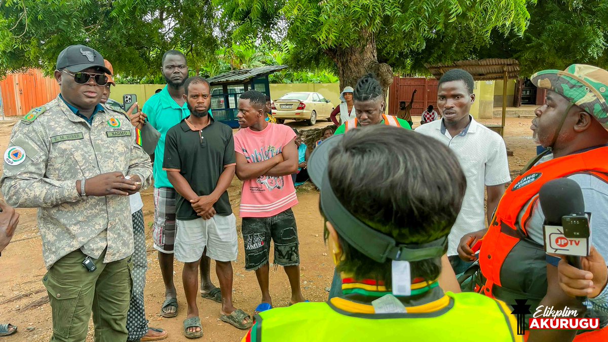 elikplim_a's tweet photo. During my visit, I engaged officials from the Municipal Assembly and NADMO to receive updates on ongoing rescue and relief efforts. I have urged all stakeholders to work with urgency to provide immediate assistance to  residents and ensure that those displaced are a supported. https://t.co/pIVwZCegDy