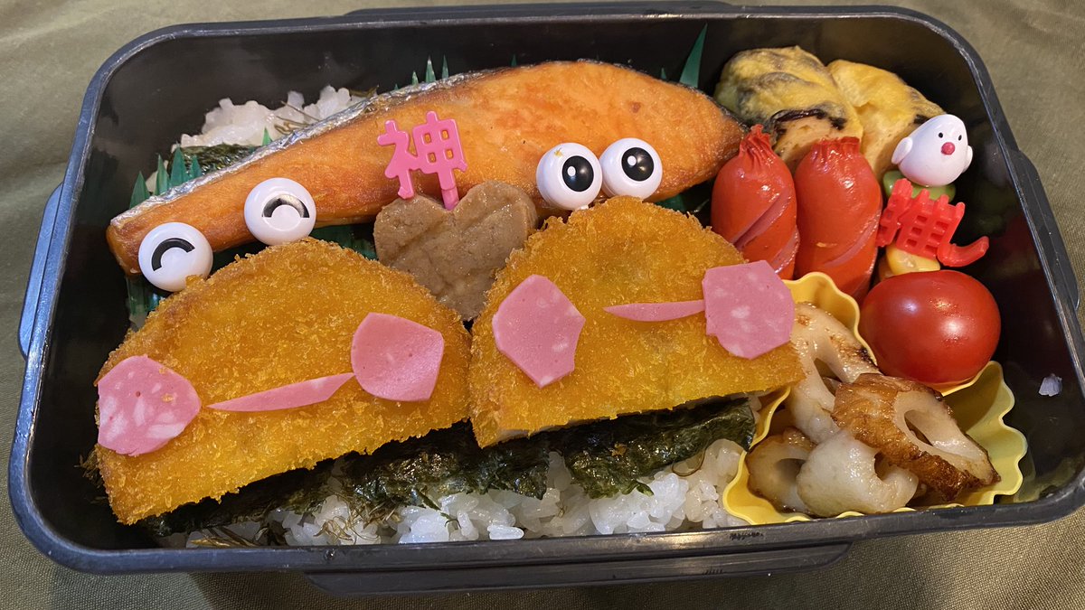 nico_san2525's tweet photo. おはようございます☁️
今朝は海苔弁もどき弁当🍱
昨日チャーハンに紅生姜で口もつけておいたのに、食べる時にはもう紅生姜さんは端っこに集まってたらしい。これも食べる頃には飛んでおるであろうな。

#息子氏弁当 https://t.co/V439G0PMfl