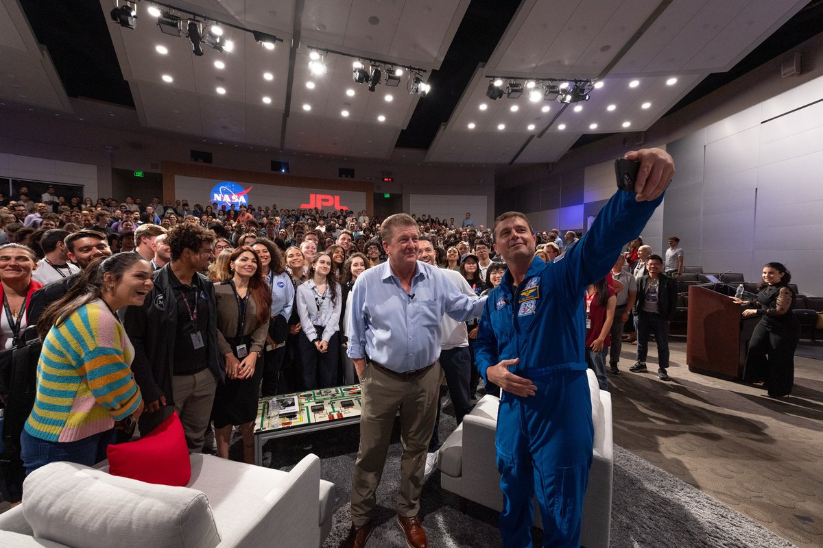 NASAJPL's tweet photo. “Each of us has a little tiny, finite life. We have enormous gifts that need to be shared, and that's the stuff we need to be doing. We have got to push as far as humanly possible.”

Thanks to @astro_reid for the inspiring visit to JPL! https://t.co/YoFM1dJW0D