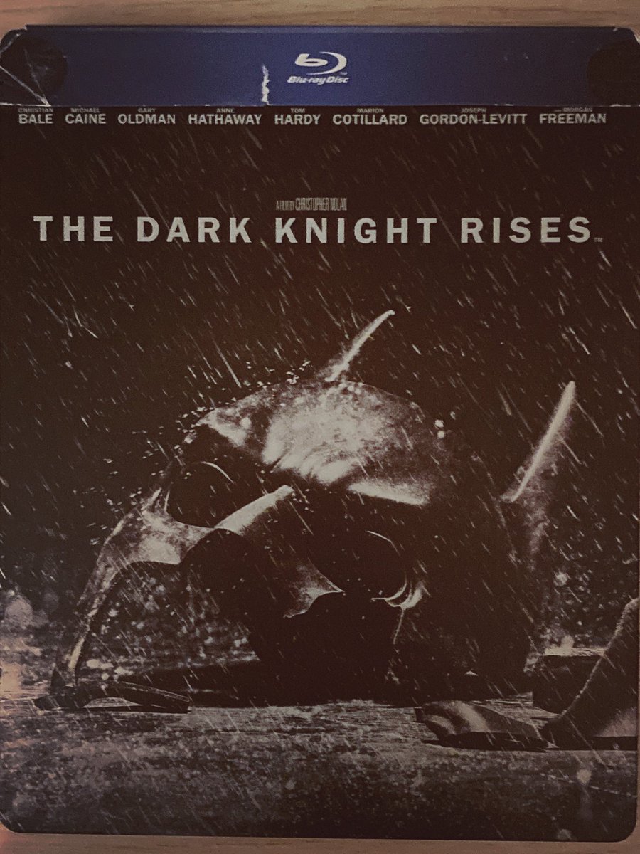 SeanB102's tweet photo. #TonightsFilm: Re-watching ‘The Dark Knight Rises’.
#thedarkknightrises #christophernolan #christianbale #michaelcaine #annehathway #tomhardy #garyoldman #marioncotillard #josephgordonlevitt #morganfreeman #matthewmodine #benmendelsohn #burngorman #batman #bane #dccomics https://t.co/zDP45avQGZ