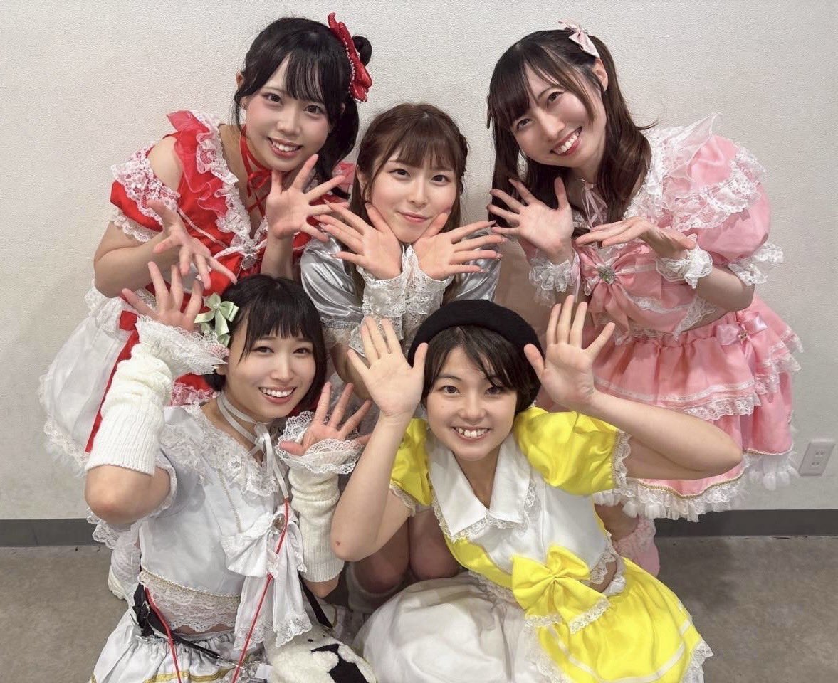 Sundayrevival_'s tweet photo. 6/28(日)は水瀬音ちゃんと最後の・・泣

最後のLIVEでした。　幸せメンバー(るりちゃんお休み)で良き思い出しかありません。

楽しかったね。

ありがとう https://t.co/QbgBnBUfNM