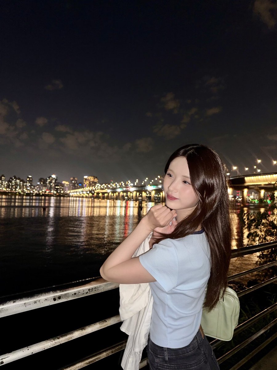 jyn15_'s tweet photo. 7월도 잘부탁해!!🌻

#사랑스럽지윤
#누구보다_빠른_7월_최애선정 https://t.co/4mNiG07HcH