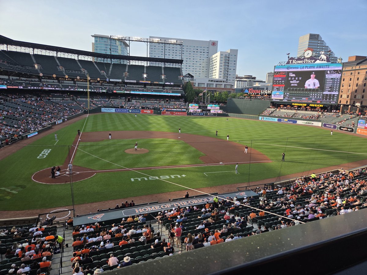 UncleJohnnyC's tweet photo. @CheapSeats411 Tell your guys to lose for me tonight...since I am here!!! https://t.co/Wvc15Uy8cg