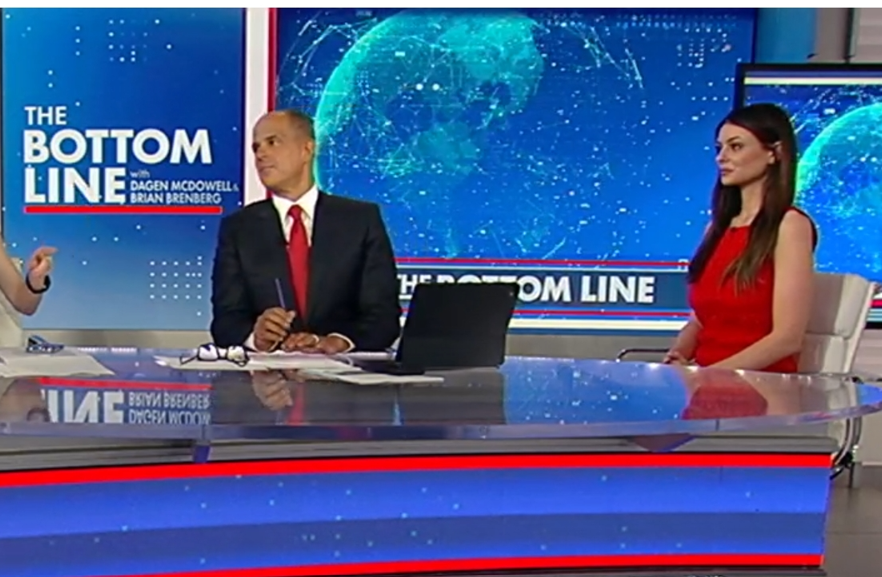 FNC_Ladies_Rule's tweet photo. 💰 #TheBottomLine with @marcuslemonis
It was nice of Marcus to color coordinate with @elizabethpipko! 👍 https://t.co/Lz6nNRFOFu