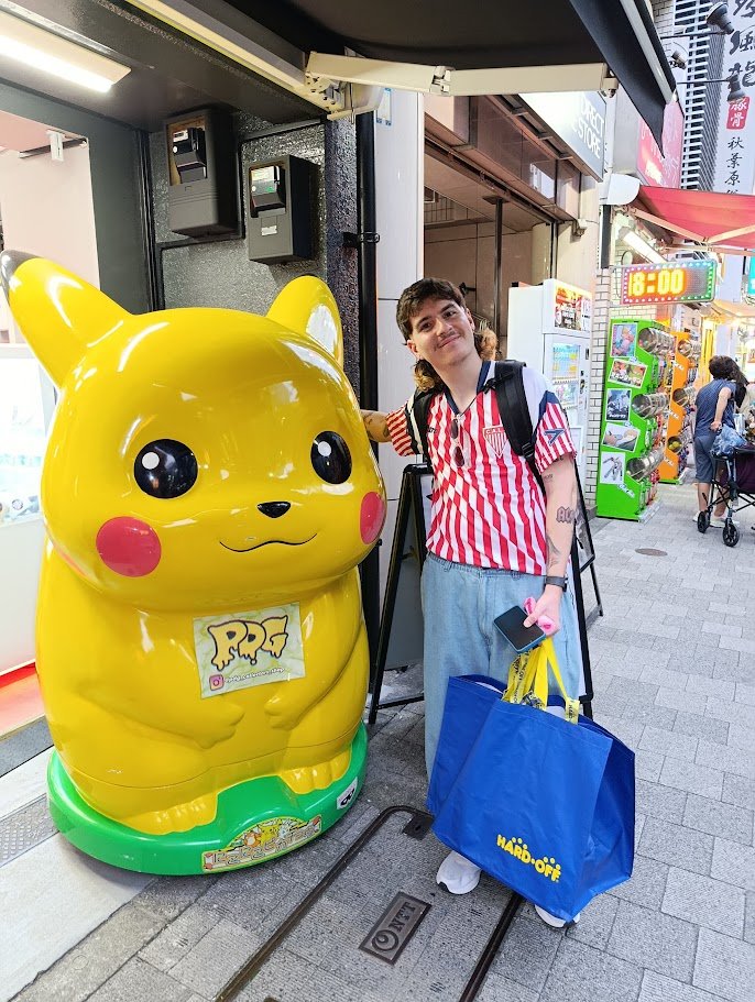 MateeRojas's tweet photo. Crónicas de un hincha de Los Andes en Japón.
Hace un poco más de un mes encaré mi viaje soñado: Japón.
Como todo hombre de vacaciones, llevé mis colores preferidos conmigo. Les voy a mostrar un poco hasta dónde llegó Lomas.
[ABRO HILO] https://t.co/rnCE2tezVv