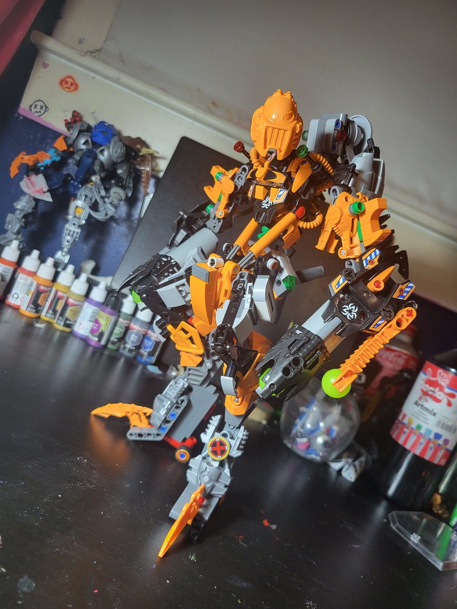 OmegaRedArts1's tweet photo. ROTOR

"AERIAL SUPERIORITY + SUPERIOR ARMAMENTS = ME!" 

#lego #Herofactory #bionicle #legoherofactory https://t.co/WhL8pNi6Ph