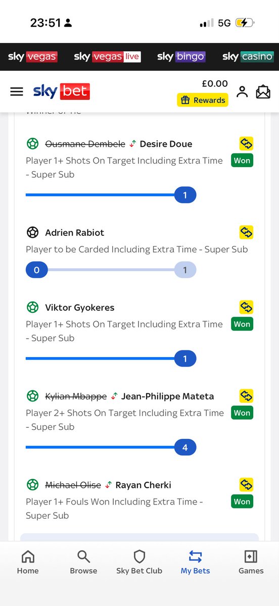aideng_g's tweet photo. How on earths Rabiot not been carded, I want my fiver back @SkyBet https://t.co/azBsaBkvfh
