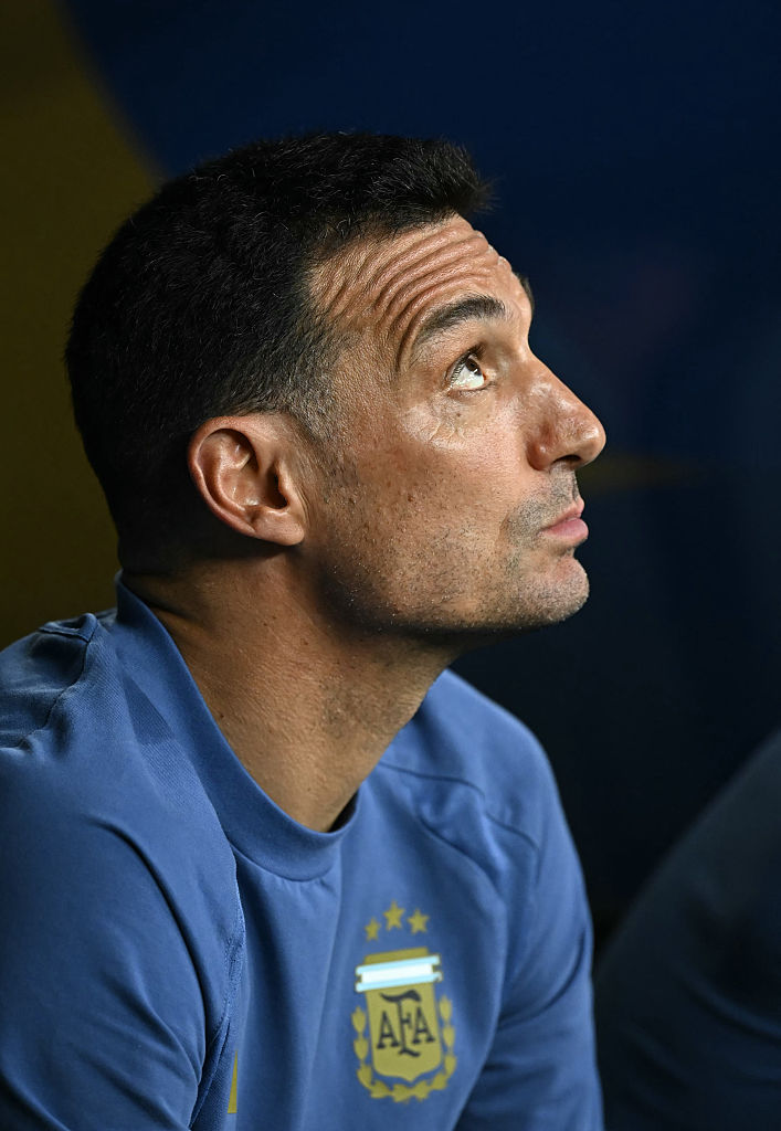 Actufoot_stats's tweet photo. 🇦🇷 L'Argentine va disputer son 100e match sous Lionel Scaloni :

👔 99 matchs dirigés
✅ 72 victoires
🤝 18 nuls
❌ 9 défaites
⚽️ 206 buts marqués
🥅 50 buts encaissés

📊 Un bilan exceptionnel pour le sélectionneur argentin, avec un taux de victoire de 72,7 % en 99 rencontres. Une régularité qui a permis à l'Albiceleste de retrouver les sommets du football mondial. 🇦🇷🏆