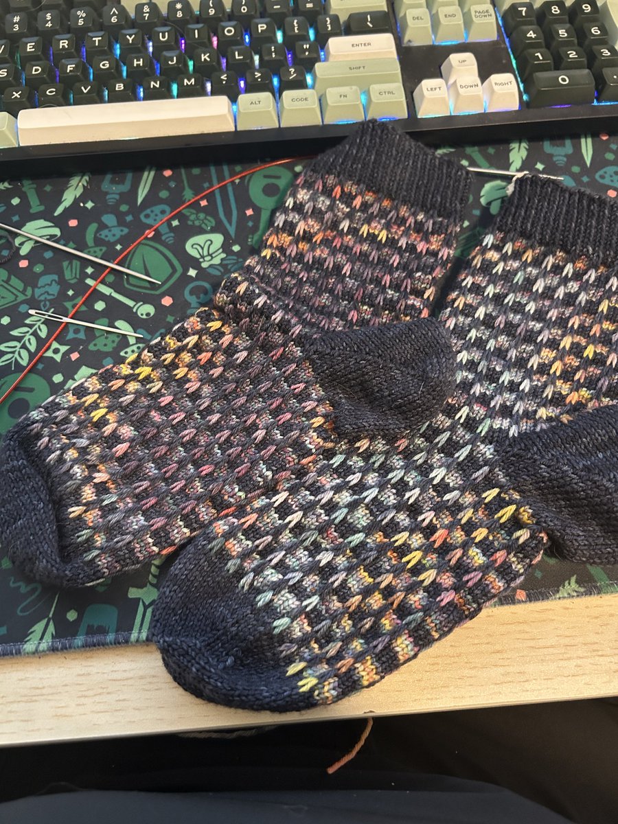 KRSNope's tweet photo. Finished my Project Hail Mary colorway socks 🥰🥰 https://t.co/L70EcV7vXX
