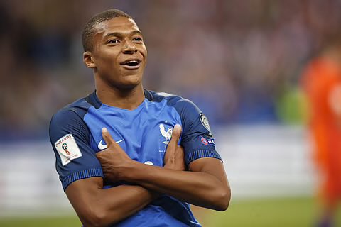 Castro1021's tweet photo. 18 World Cup games.
18 World Cup goals.

 Kylian Mbappé:     𝐌𝐫. 𝐖𝐨𝐫𝐥𝐝 𝐂𝐮𝐩 https://t.co/3vg1TIe0TV
