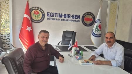 ilyastonguc's tweet photo. Memur-Sen, Eğitim-Bir-Sen Amasya il başkanı değerli dostum  Kerem Camcı Bey’i sendika il merkezinde ziyaret ettim. Rabbim çalışmalarında üstün muvaffakiyetler ihsan eylesin. https://t.co/nAWo7mbw0A