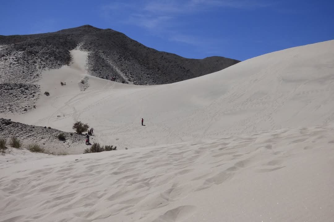 MaitenaSC7's tweet photo. 🌋 En la sección Viajes recorrimos Catamarca, una prov que sorprende con la imponente Ruta de los Seis Miles, volcanes de más de 6.000 mts de altura, el increíble Campo de Piedra Pómez y El Shincal de Quimivil, ruinas incas. Mirá👇 https://t.co/mwTGGotaDo https://t.co/m37KpL5URb