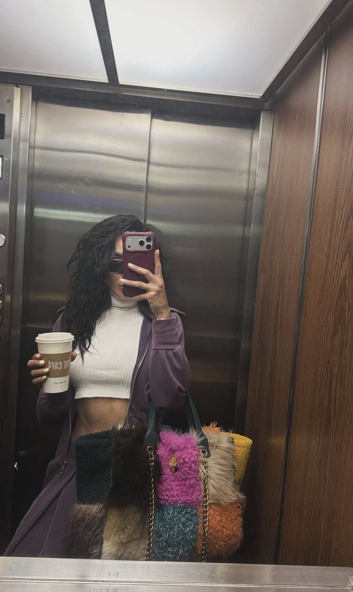 _MSVicky_'s tweet photo. Modo Fiera activado Full HD. Ese cabello así nos encanta!!!’ 🤎🐆
#ManelykGB 
#Caramelyk https://t.co/eCRWMgYg4M