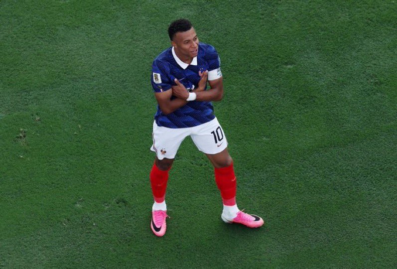 Kulturlesite_'s tweet photo. Kylian Mbappé en Coupe du Monde :

🇫🇷 18 matchs
⚽️ 18 buts
🎯 4 passes décisives
🏅 7 fois homme du match

IL EST FAIT POUR CETTE COMPÉTITION. https://t.co/1NlNbgzZ6w