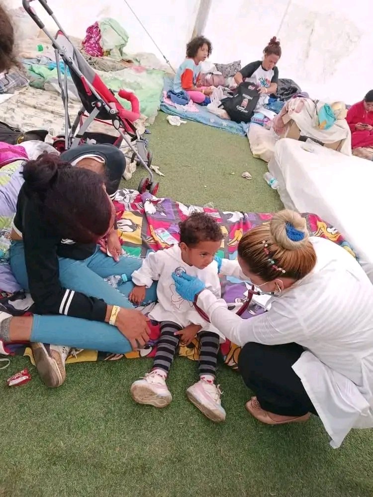 ManolihaHolguin's tweet photo. Tembló la tierra y se abrió como una herida,llevando todo a su paso. Pero donde la tierra se parte,los pueblos se unen. Cuba entera se duele contigo y te tiende las manos llenas de amor y esperanza. No hay grieta que pueda con nuestra hermandad. 🇨🇺🤝🇻🇪
#TodosConVenezuela https://t.co/sx3Gd3zXpi