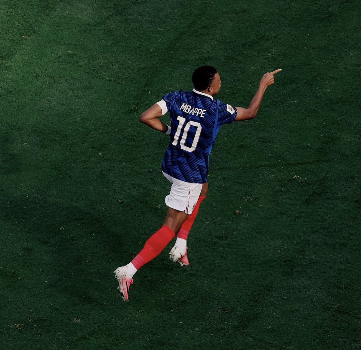 tactiek88's tweet photo. بعمر 19 سنة حقق كأس العالم
بعمر 23 سنة سجل هاتريك بنهائي كأس العالم
بعمر 27 سنة سجل 18 هدف بكأس العالم

لعب نهائيين سجل فيها 4 أهداف

تكرهه أو تحبه ، الحقيقة مبابي وضع نفسه بقائمة الاساطير بهذه اللعبة والقصة لازالت لم تنتهي بعد ❤️ https://t.co/fGQ5UGt7Aa