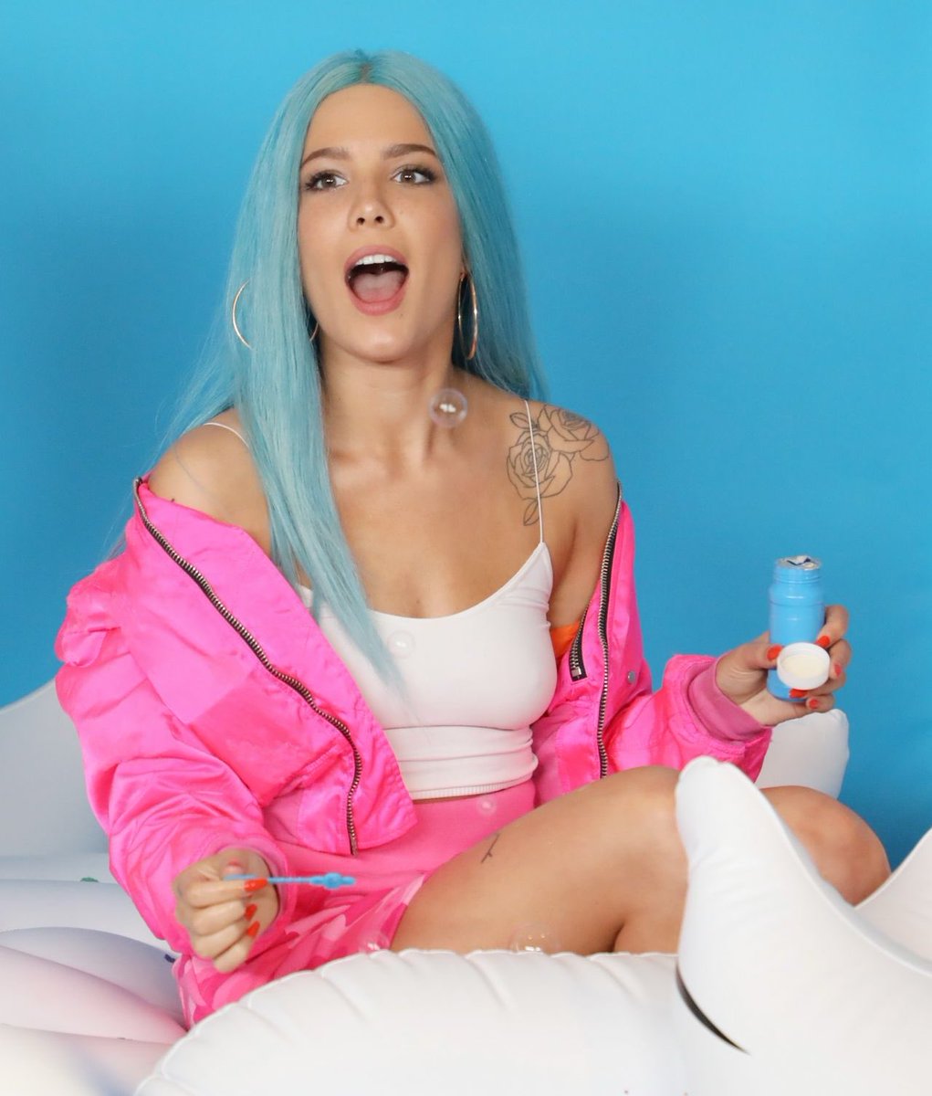 safehalseys's tweet photo. halsey - iheart radio summer festival (2017). https://t.co/d3RzIFbOII
