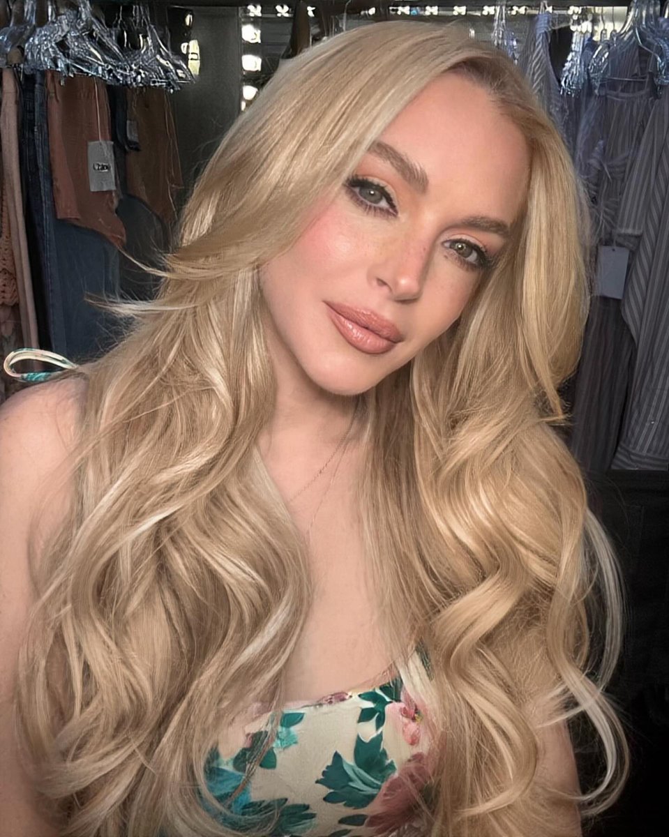 forumbunklr's tweet photo. Mc Nostalgia! Uma sequência de "Operação Cupido", clássico de Lindsay Lohan, está em desenvolvimento pela Disney.

A atriz deve retornar para viver as gêmeas Hallie e Annie. https://t.co/bRyTe9C1N6