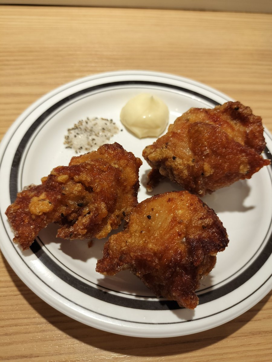 strikeken8888's tweet photo. いつも、ストライク軒にご来店いただきありがとうございます。

11:00 プレイボール
23:00 ラストオーダー
23:30 ゲームセット

本日も、ご来店お待ちしております✨
 #ストライク軒  #天満  
#天満グルメ 

今日のサイドは、自家製ダレによ〜く漬け込んだ｢からあげ｣で決まり😋🤤 https://t.co/Km3qKia98r