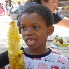 Ddub1111's tweet photo. I never realized he was holding a cob of corn in this scene https://t.co/TvXehTVLKV