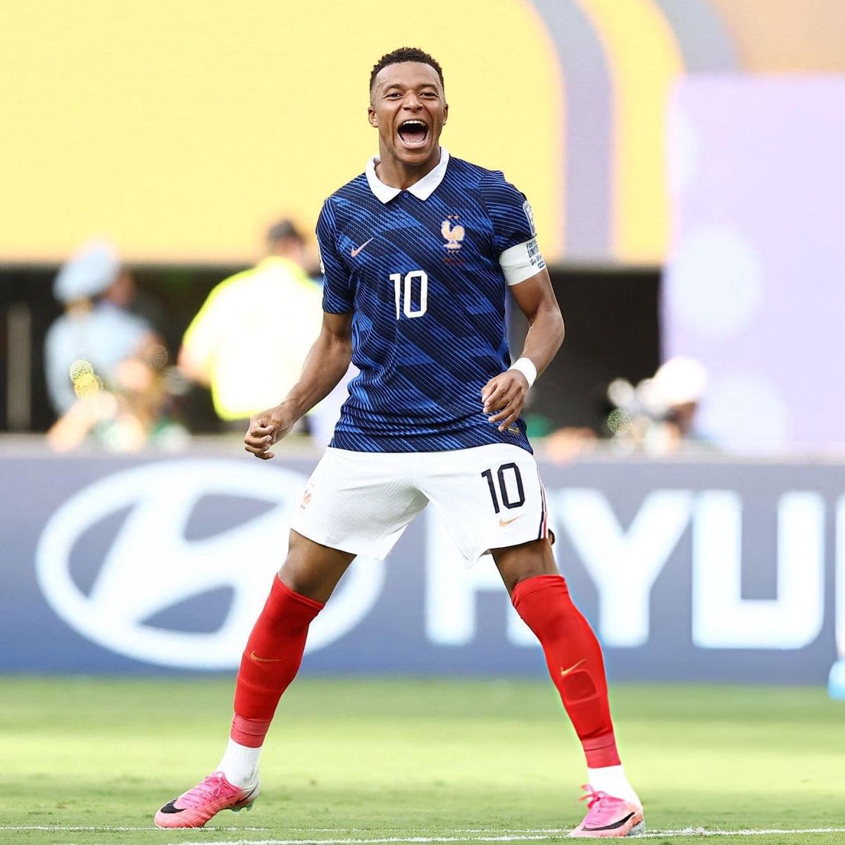 theMadridZone's tweet photo. 🇫🇷 Kylian Mbappé in the World Cup:

• 18 games
• 18 goals (2nd most)
• 5 assists
• 4 goals in the finals (most)
• 1 trophy

Mr. World Cup! https://t.co/pE5xzDQhoM