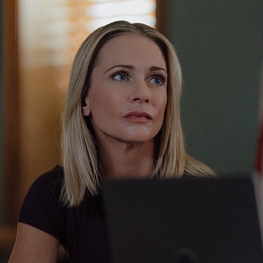 weisrz's tweet photo. emily is so much better than me because if i went to work and saw my 20-year-long situationship looking this Hot i would drop to my knees in front of her and bark my whole soul out in the middle of the bullpen https://t.co/xwEWfU4PZj