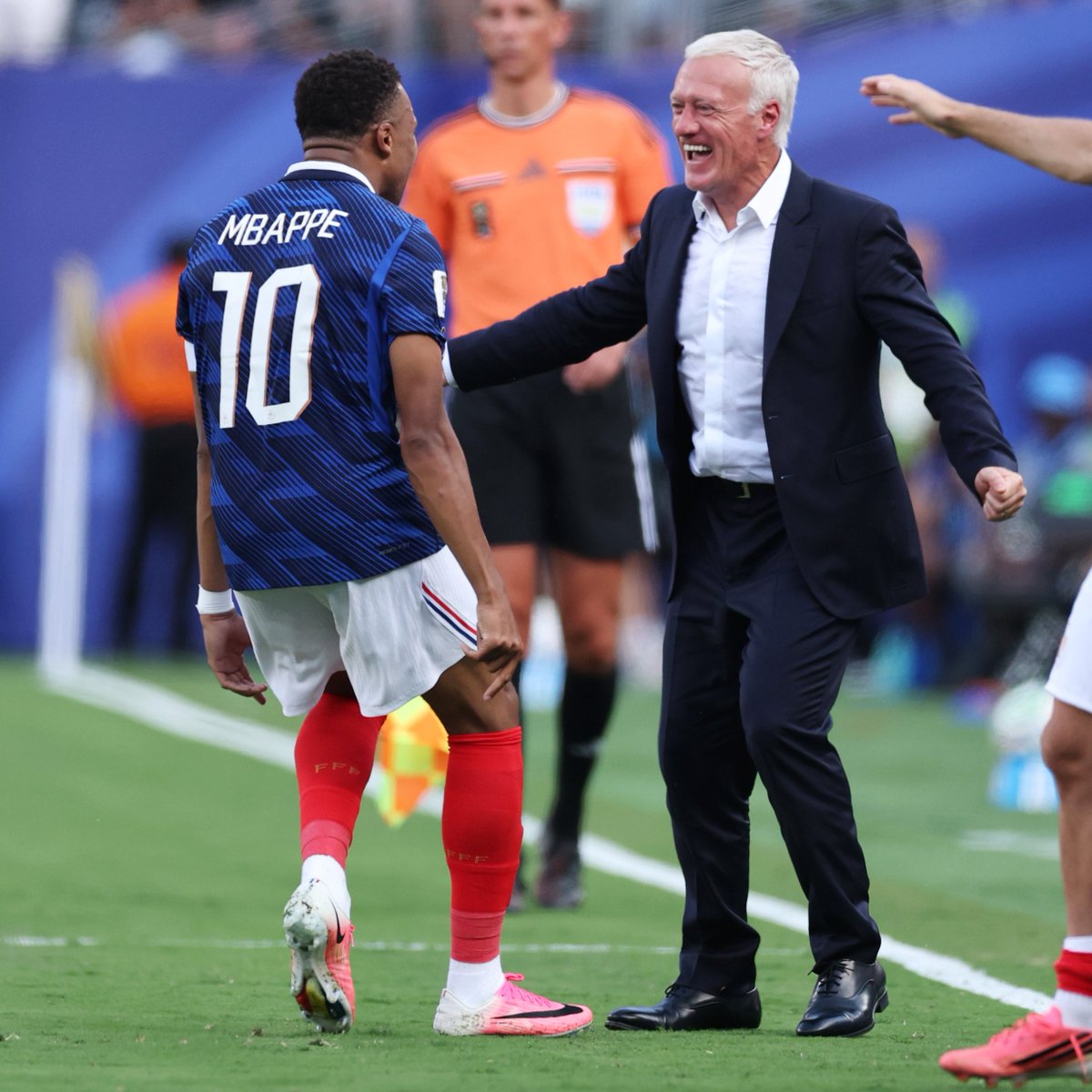 FIFAcom tweet picture