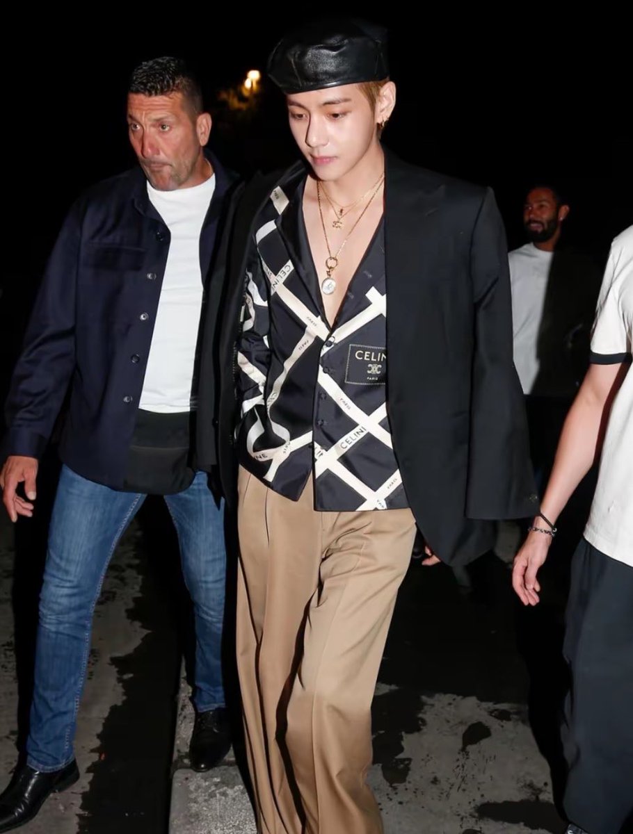 KTH_Facts's tweet photo. [INFO] Taehyung via MTV TikTok post

Don’t forget to leave a like :
https://t.co/s1lWjfXYV1

#VxCELINE #TAEHYUNGxCELINE https://t.co/IZ5oYQiMsQ