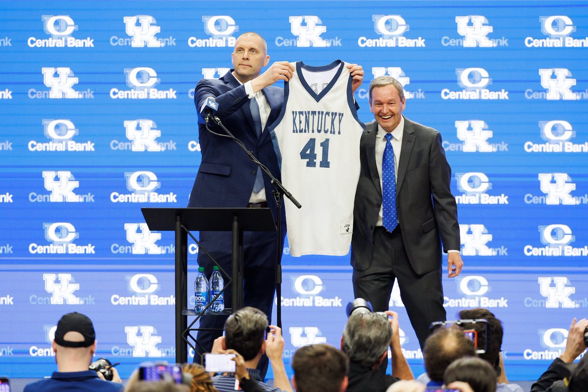 KentuckyMBB's tweet photo. For all the wins, championships, memories, and endless support, unwavering belief in UK Men’s Basketball, and an amazing 24-year run, thank you, Mr. Barnhart. 💙 https://t.co/uhvWlfVlEc