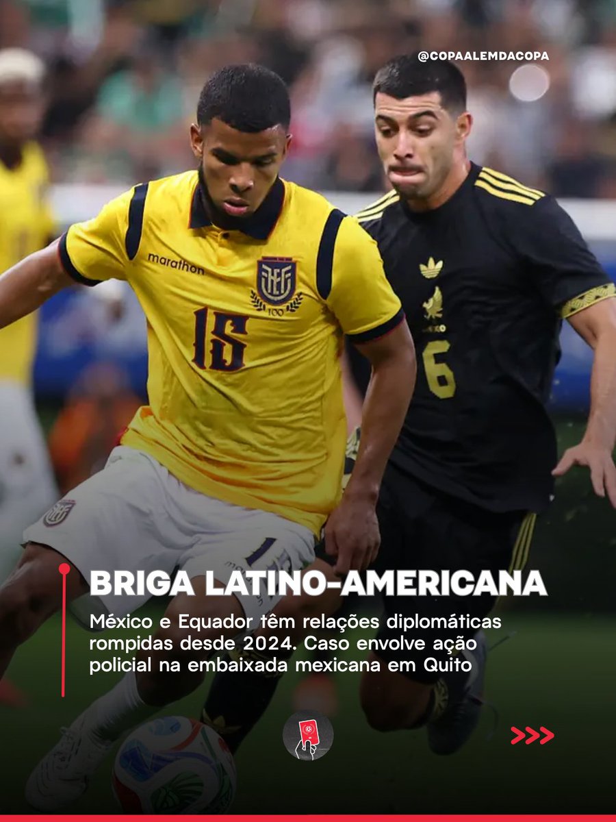 copaalemdacopa's tweet photo. Copa do Mundo é época de integração latino-americana na torcida. Mas, em México x Equador, nem tanto. Esse é um caso incomum na região de países com relações diplomáticas rompidas.

Em dezembro de 2023, o ex-vice-presidente do Equador, Jorge Glas, pediu asilo na embaixada mexicana em Quito, dizendo-se perseguido judicialmente no país. Ele havia sido condenado a 8 anos de prisão por acusações de corrupção.

Naquele ano, o empresário Daniel Noboa havia sido eleito presidente do Equador. Por meses, seu governo insistiu pra que o México resolvesse a situação, enquanto Glas ficou morando na embaixada.

Em abril de 2024, com a relação entre os dois governos esquentando por causa de Glas, a polícia equatoriana invadiu a embaixada do México em Quito. Foi uma ação com certa violência, com armas apontadas pra diplomatas mexicanos.

O México, então governado por Andrés Manuel López Obrador, resolveu acionar o Equador na Corte Internacional de Justiça pela situação, rompendo relações entre os países.

Não parece haver resolução a curto prazo: Claudia Sheinbaum, sucessora de López Obrador, foi eleita em 2024 pra comandar o México. Ela já disse que não há conversa enquanto Noboa estiver no poder. Só que Noboa foi reeleito em 2025 e liderará o Equador até 2029.

Não é nem o 1º jogo entre as seleções desde que houve o rompimento: os países se enfrentaram num jogo da Copa América em meados de 2024. Mas foi um insosso 0 a 0 na fase de grupos. Depois, houve um amistoso que terminou em 1 a 1 no ano passado.

Nenhum desses jogos, porém se compara a um mata-mata de Copa do Mundo no mítico Estádio Azteca. Tanto é que a torcida mexicana já começou aprontando, fazendo um buzinaço na frente do hotel do Equador na véspera da partida.

Pra mitigar os efeitos da altitude da Cidade do México (2.200 metros), o Equador optou por chegar à capital mexicana de última hora, já na segunda.

Talvez a altitude seja costumeira pros equatorianos, porque Quito é ainda mais alta (2.700 metros), e eles até ganharam da Bolívia nas Eliminatórias, que joga na altíssima El Alto (a mais de 4.000 metros).

Mas uma noite mal dormida pode fazer a diferença. Veremos.