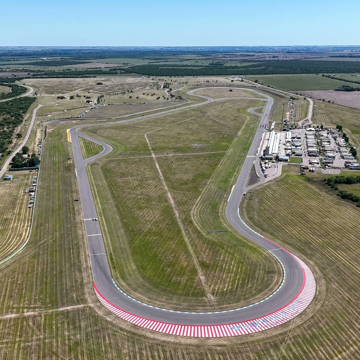 MatiasBalducci's tweet photo. #TC2000 Toay será sede de la sexta fecha de la temporada
Se llevará a cabo del 7 al 9 de agosto. Compartirá escenario con el #TopRace y la #FormulaNacional, que correrán en el trazado pampeano por segunda vez este año https://t.co/KYXS3z2w58