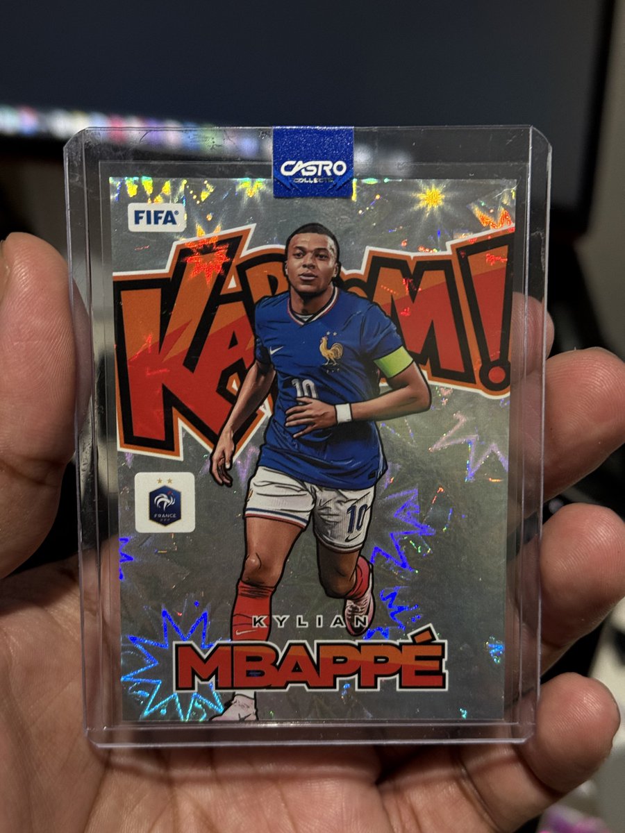 RupertCreates's tweet photo. @Castro1021 Should i sell now? So i can buy a baseball card… 

Or hold because he is the next one up after Ronaldo?     @castrocollects https://t.co/hoY2hZdnza