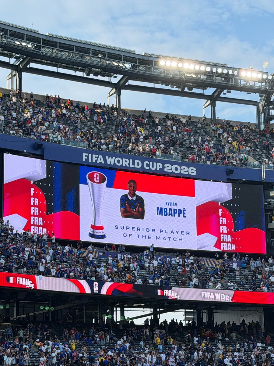 Riiiveeers's tweet photo. RT @ActuFoot_: 🚨🚨 OFFICIEL ! KYLIAN MBAPPÉ 🇫🇷 EST ÉLU HOMME DU MATCH FACE À LA SUÈDE ! 🌟 https://t.co/Wdqtmd033V